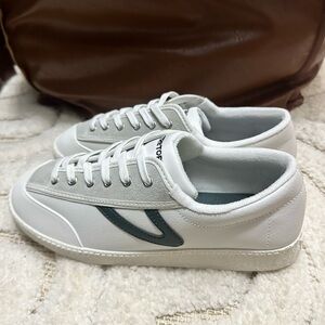 Tretorn White Sneakers with Teal Accent